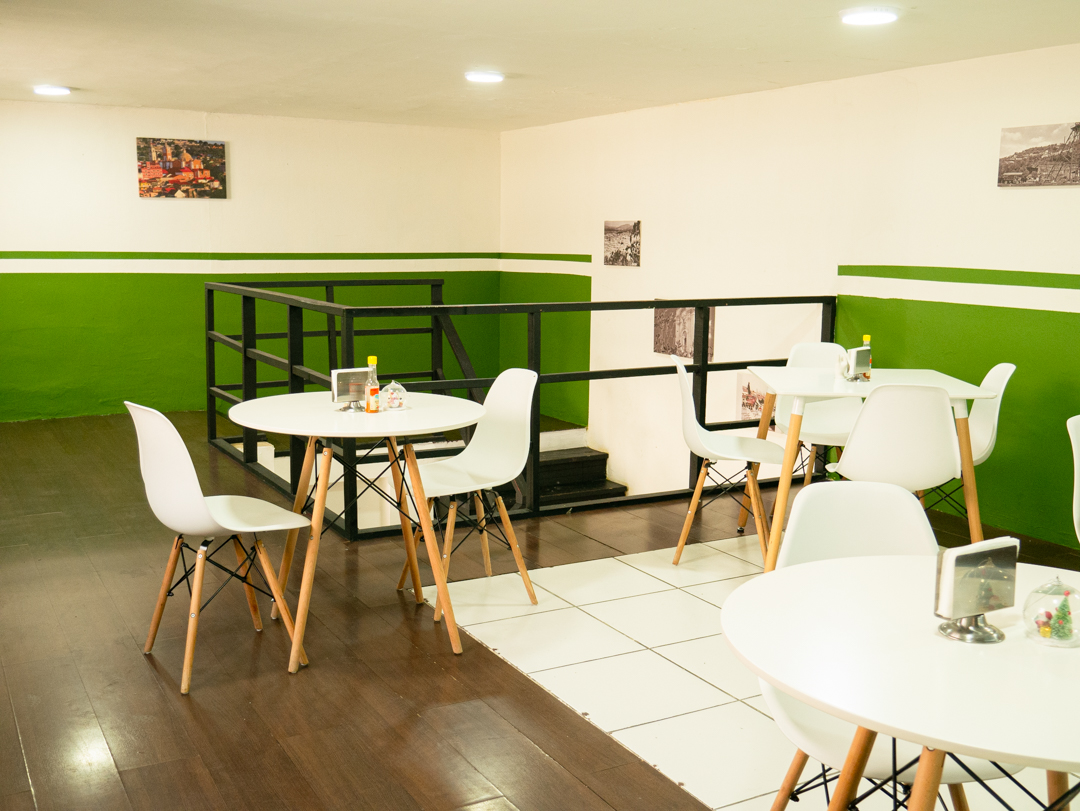 Interior de sucursal Tec